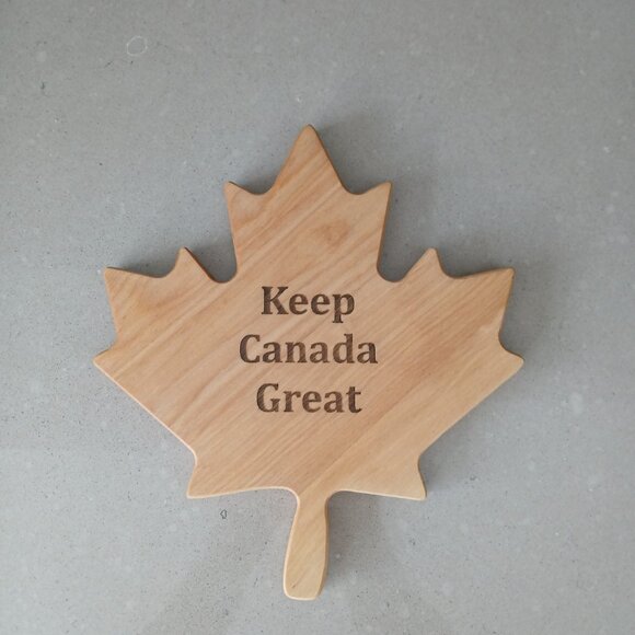 Charcuterie/Cutting Board in the shape of a maple leaf with "Keep Canada Great" - Picture 2 of 7